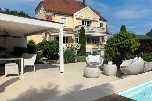 Anmutige Jugendstilvilla vor den Toren Regensburgs