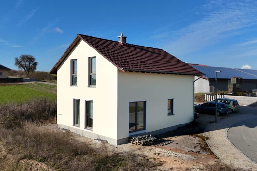 Freistehendes Einfamilienhaus mit großem Garten in Schmidmühlen