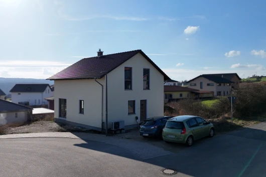 Freistehendes Einfamilienhaus mit großem Garten in Schmidmühlen