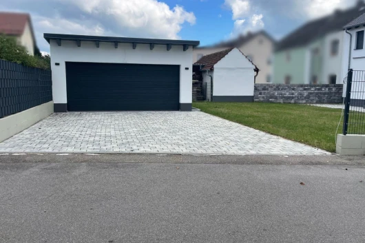 Geräumige Doppelgarage mit angrenzendem Grundstück in Maxhütte - Haidhof