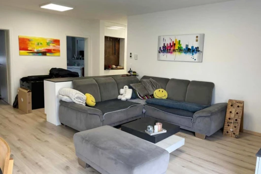 Gut geschnittene EG-Wohnung mit 1 Garage und 2 Stellplätze in Teublitz