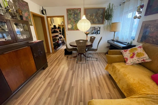 Gut geschnittene Eigentumswohnung mit 1 Tiefgaragenstellplatz in Regensburg