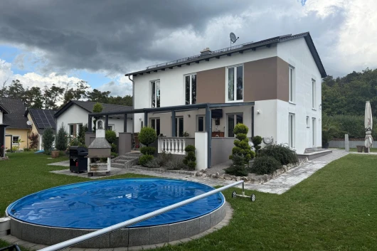 Modernes Einfamilienhaus mit schönem Garten in Maxhütte - Haidhof