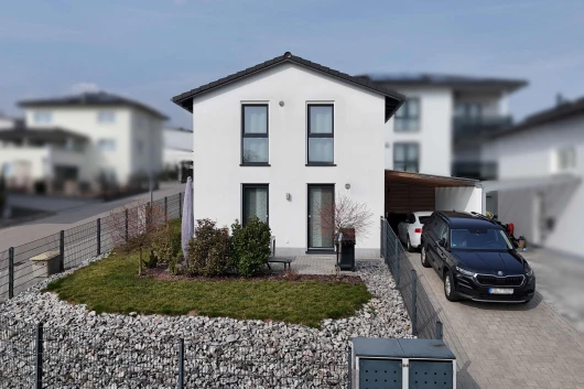 Neuwertiges Satteldachhaus mit Carport und kleinem Garten in Maxhütte - Haidhof