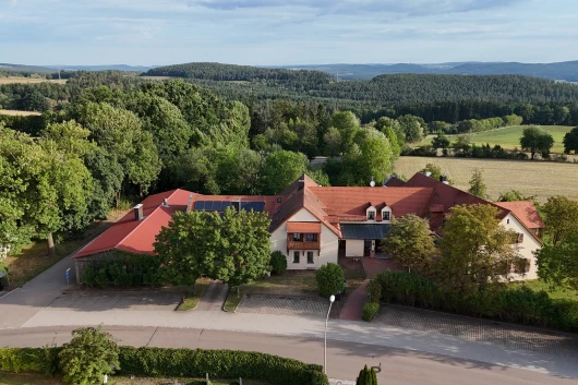 Anmutiges Anwesen mit 2 Wohneinheiten, Gastronomie und Ladengeschäft in Neunburg vorm Wald