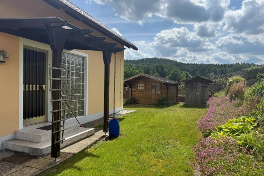 Dachgeschosswohnung mit Fernblick und absolut ruhiger Wohnlage von Neunburg vorm Wald zu vermieten
