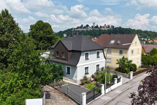 Einzigartiges Liebhaberobjekt in Burglengenfeld mit atemberaubenden Burgblick