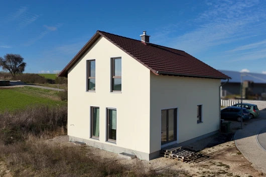 Freistehendes Einfamilienhaus mit großem Garten in Schmidmühlen