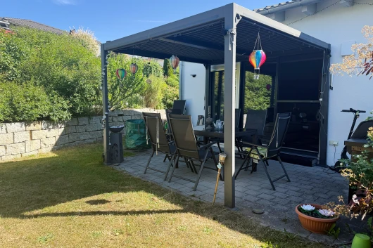 Gemütlicher Doppelhaushälftebungalow mit einer Garage und einem Stellplatz in Maxhütte- Haidhof