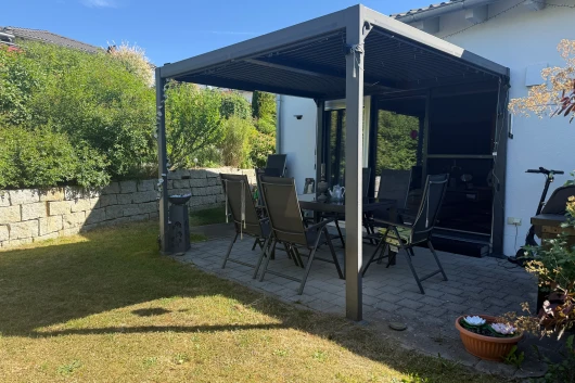 Gemütlicher Doppelhaushälftebungalow mit einer Garage und einem Stellplatz in Maxhütte- Haidhof