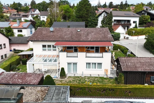 Gemütliches Zweifamilienhaus mit Blick über die Dächer Wenzenbachs