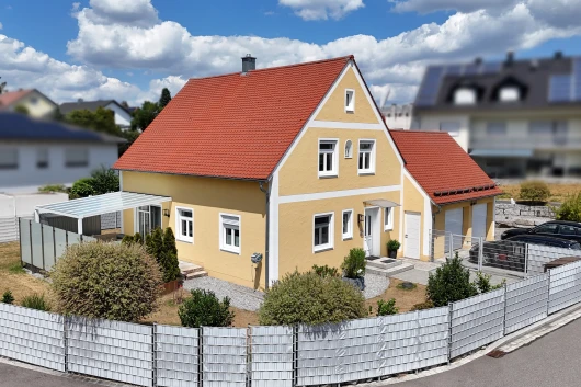 Gepflegtes Einfamilienhaus mit Keller und Doppelgarage in Kallmünz