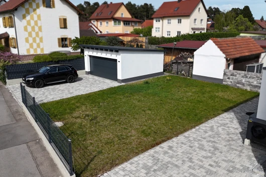 Geräumige Doppelgarage mit angrenzendem Grundstück in Maxhütte - Haidhof