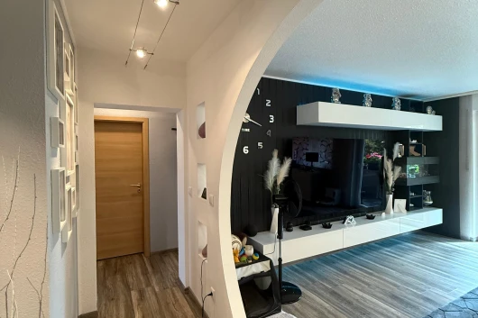 Moderne Eigentumswohnung mit Balkon, Garage und Stellplatz in Burglengenfeld