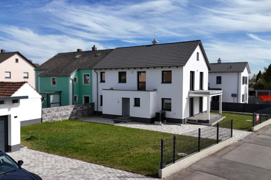 Stilvolles Einfamilienhaus mit Doppelgarage in ruhiger Wohnlage von Maxhütte-Haidhof