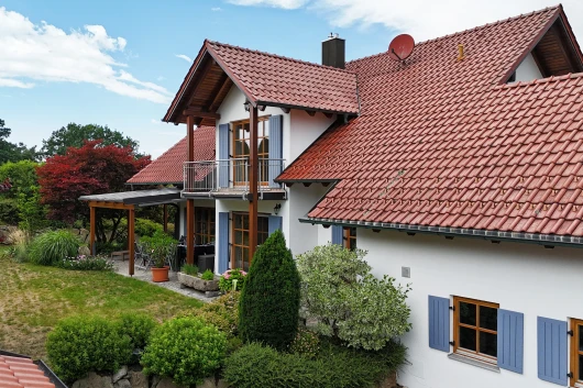 Traumhaftes Einfamilienhaus im Landhausstil mit möglicher ELW in Roding