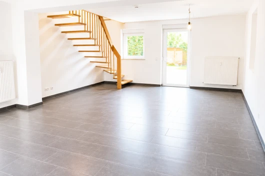 Zentral und trotzdem im Grünen! - Charmante Maisonettewohnung am Regenufer in Regensburg