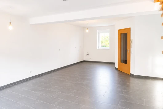 Zentral und trotzdem im Grünen! - Charmante Maisonettewohnung am Regenufer in Regensburg