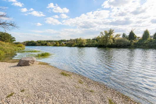 Zentral und trotzdem im Grünen! - Charmante Maisonettewohnung am Regenufer in Regensburg